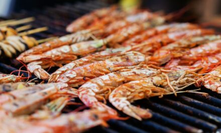 Recette facile de gambas marinées à la plancha : saveurs méditerranéennes en 15 minutes